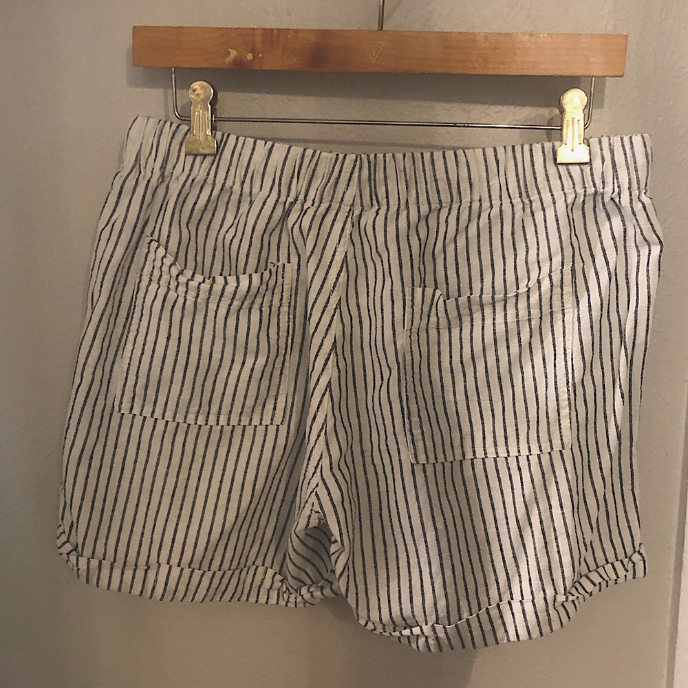 Women’s size S drawstring linen/cotton striped shorts - Picture 2 of 3